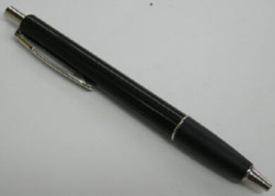 Pero kuličkové Omega  modrá náplň, černý plášť  (1376000481)