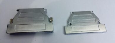 Kovový kryt DG37MS se šroubovým zajištěním pro konektory D-Sub nebo HD  (7086001132)